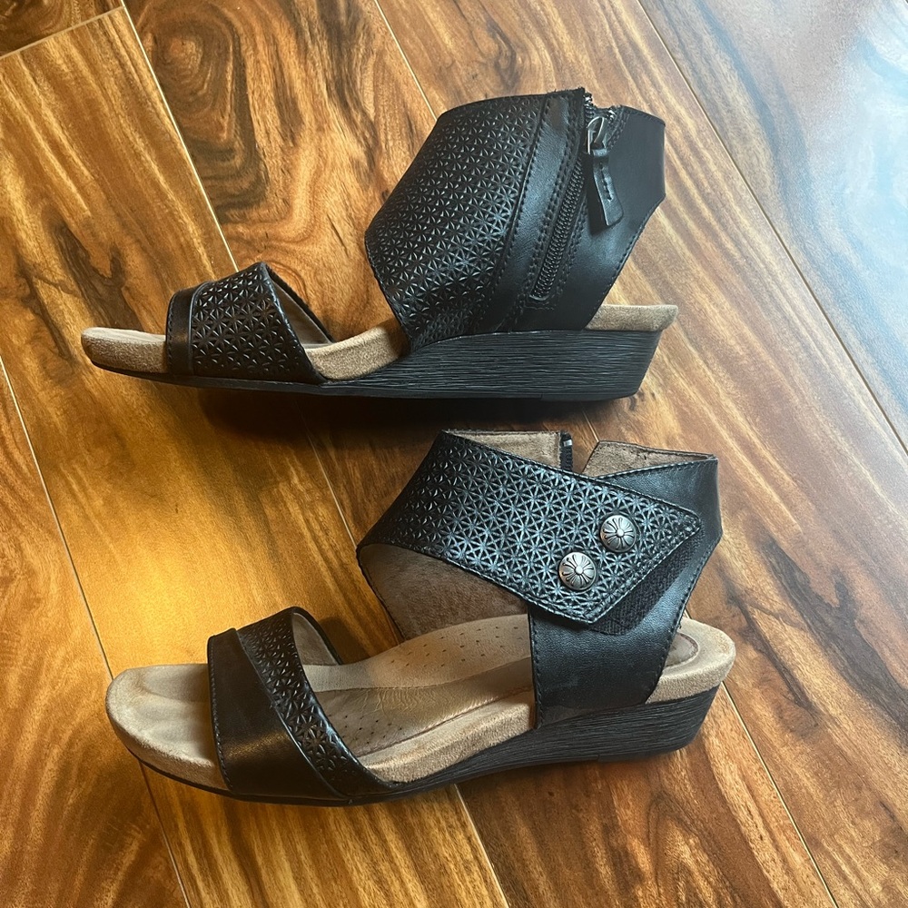 Rockport black sandals